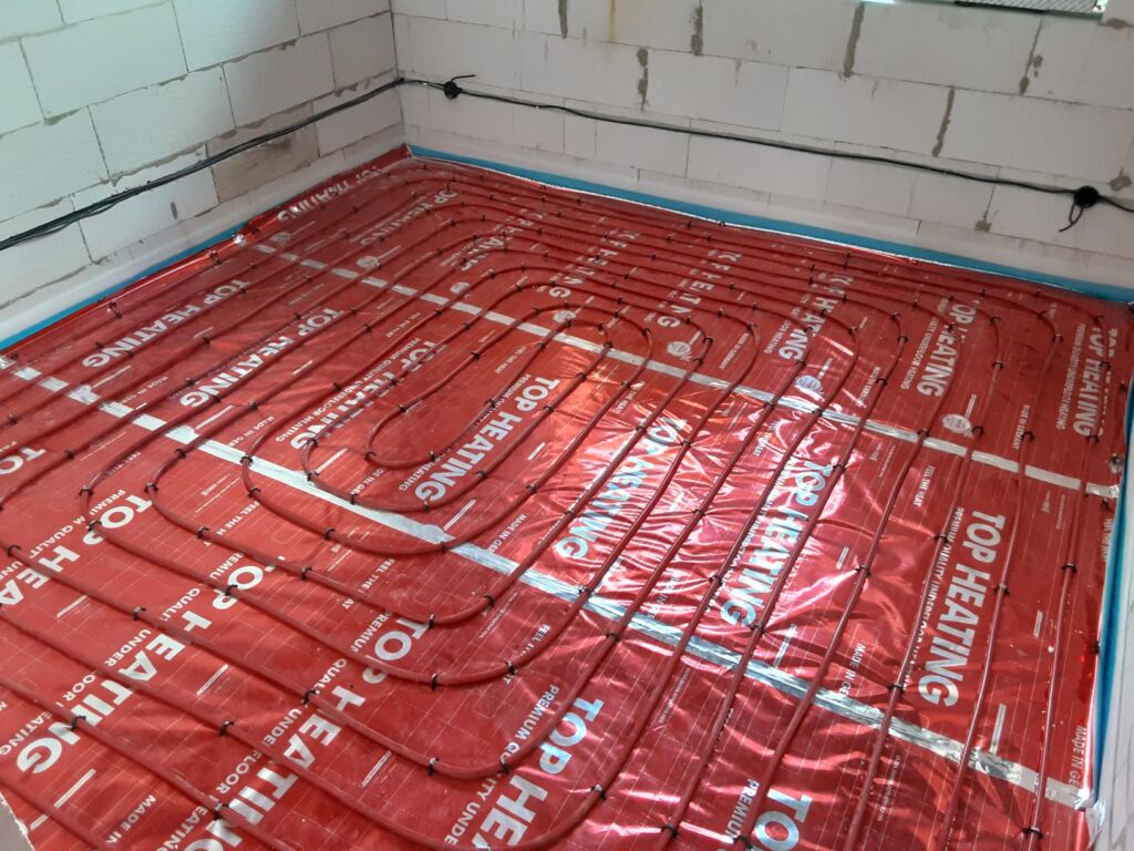 Rodinný dom v Michalovciach, podlahové kúrenie TOP HEATING s fóliou RED, realizácia ENERTOP