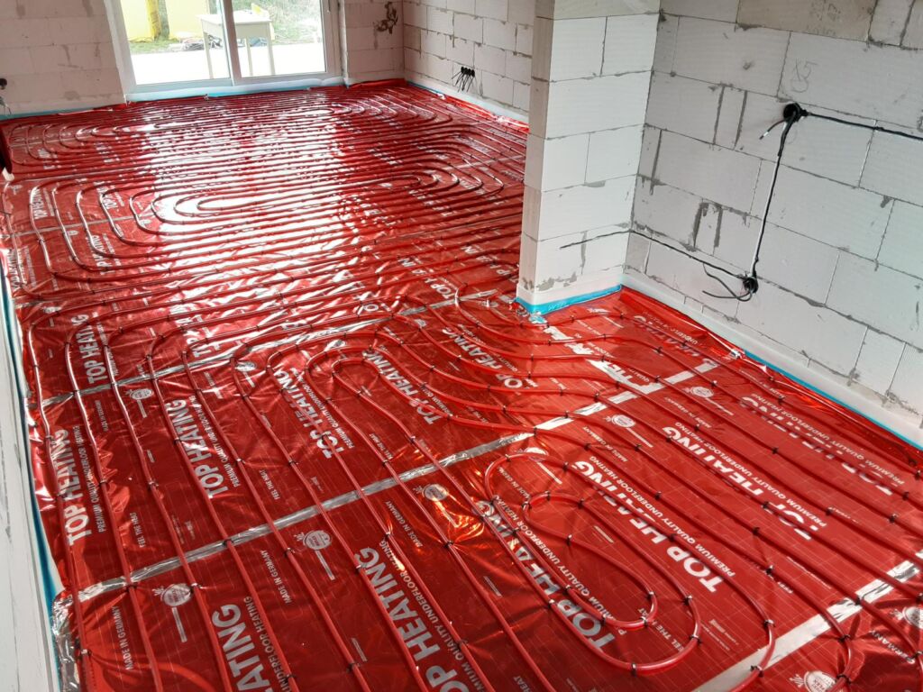 Rodinný dom v Michalovciach, podlahové kúrenie TOP HEATING s fóliou RED, realizácia ENERTOP