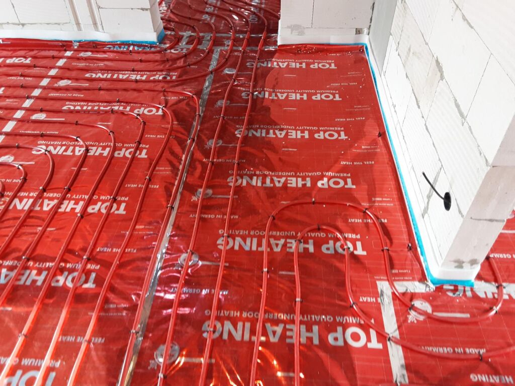 Rodinný dom v Michalovciach, podlahové kúrenie TOP HEATING s fóliou RED, realizácia ENERTOP