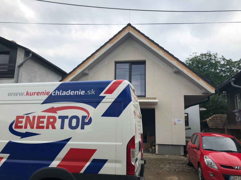 Dvojgeneračný rodinný dom v Sabinove s kúrením a vodoinštaláciami, realizácia ENERTOP