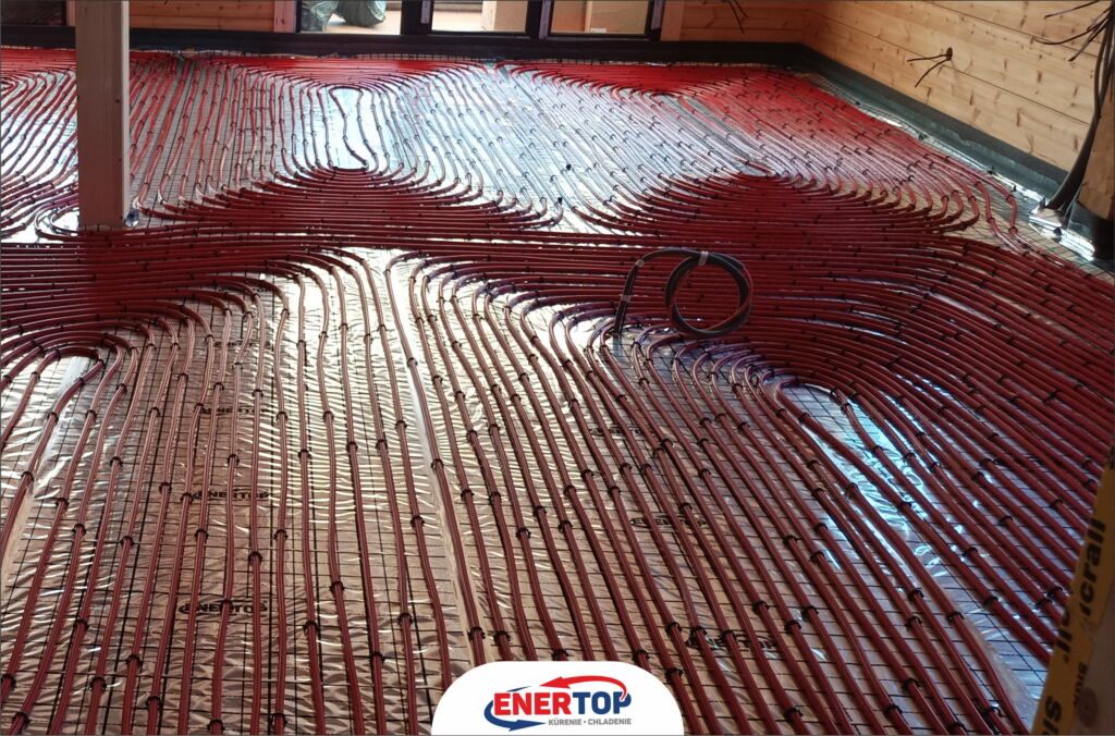 Drevostavba v Tatranskej Lomnici s podlahovým kúrením, realizácia ENERTOP