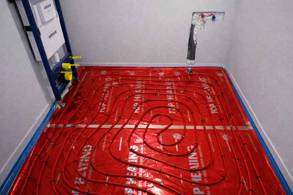 Rodinný dom v lokalite Šibeničná hora pri Starej Ľubovni s podlahovým kúrením, realizácia ENERTOP