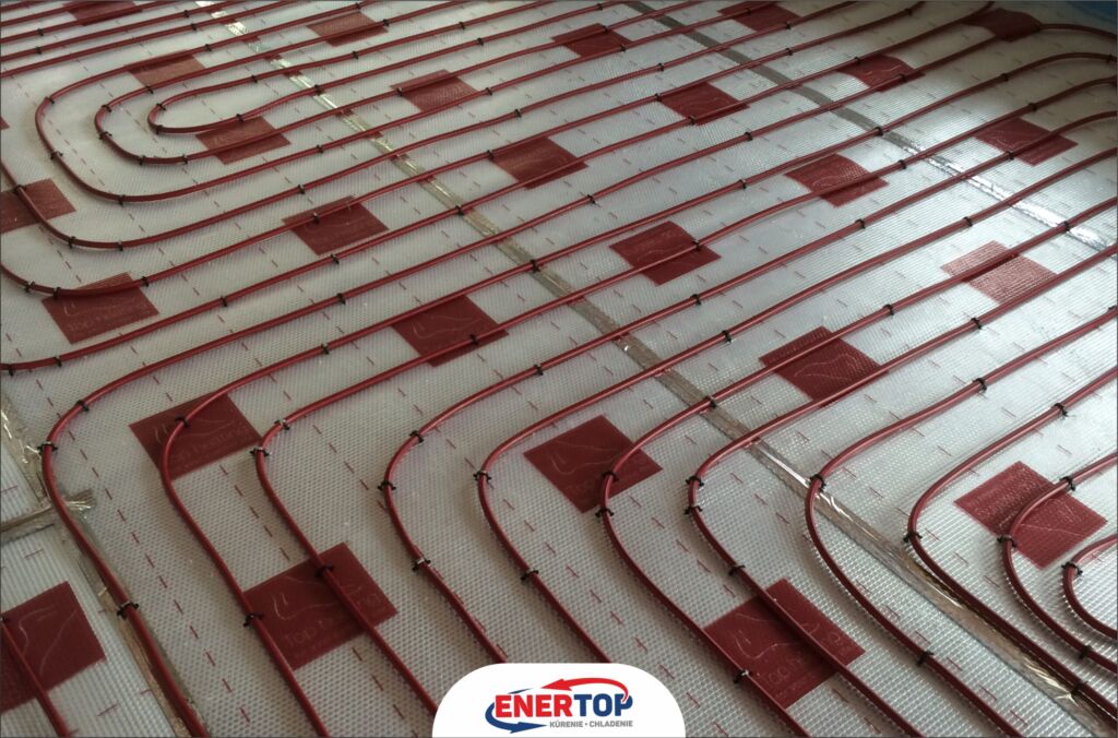Podlahové kúrenie nainštalované v rodinnom dome v Bardejove, realizácia Enertop